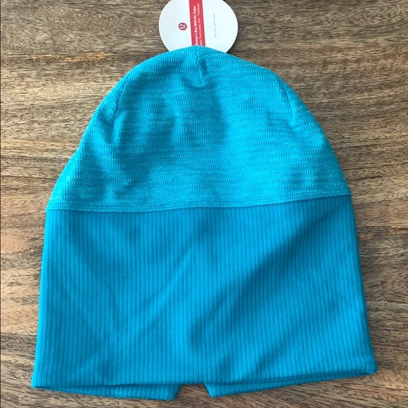 Lululemon run with me toque - Picture 3 of 5